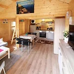 Wunderschoenes Blockbohlenhaus Am Plauer *