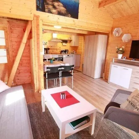 Wunderschoenes Blockbohlenhaus Am Plauer بيت للعطل